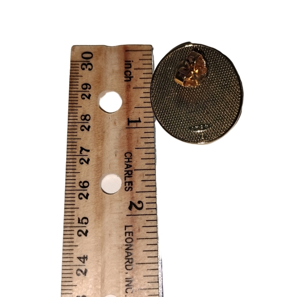 Large round post earrings - Picture 5 of 7